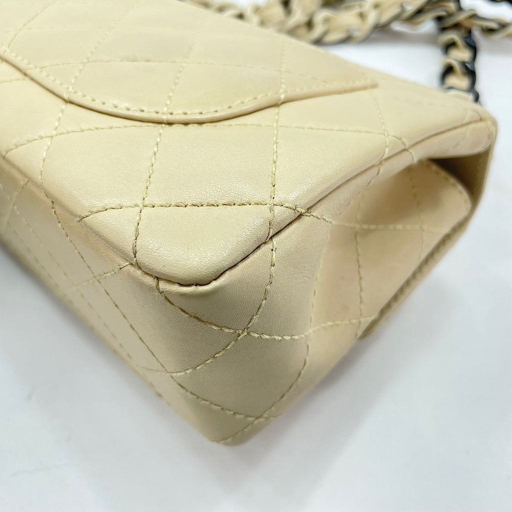 Chanel Shoulder Bag Quilted — view 8