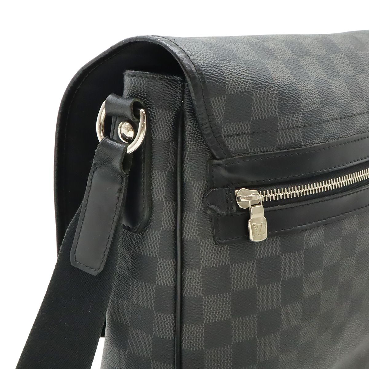 Louis Vuitton Damier Graphite Daniel GM Messenger — view 4