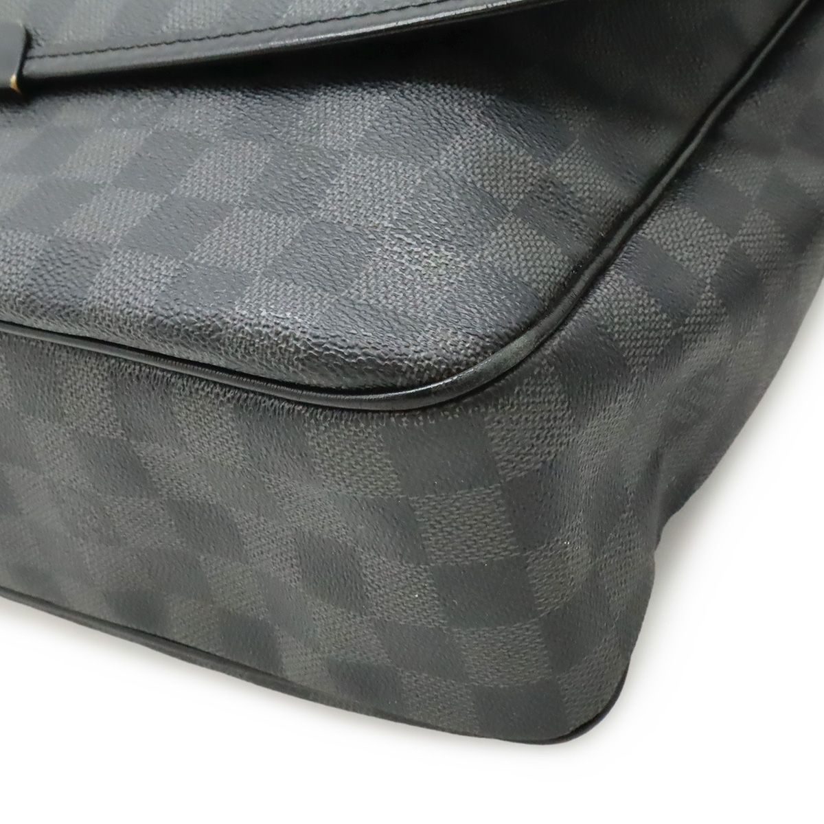 Louis Vuitton Damier Graphite Daniel GM Messenger — view 3
