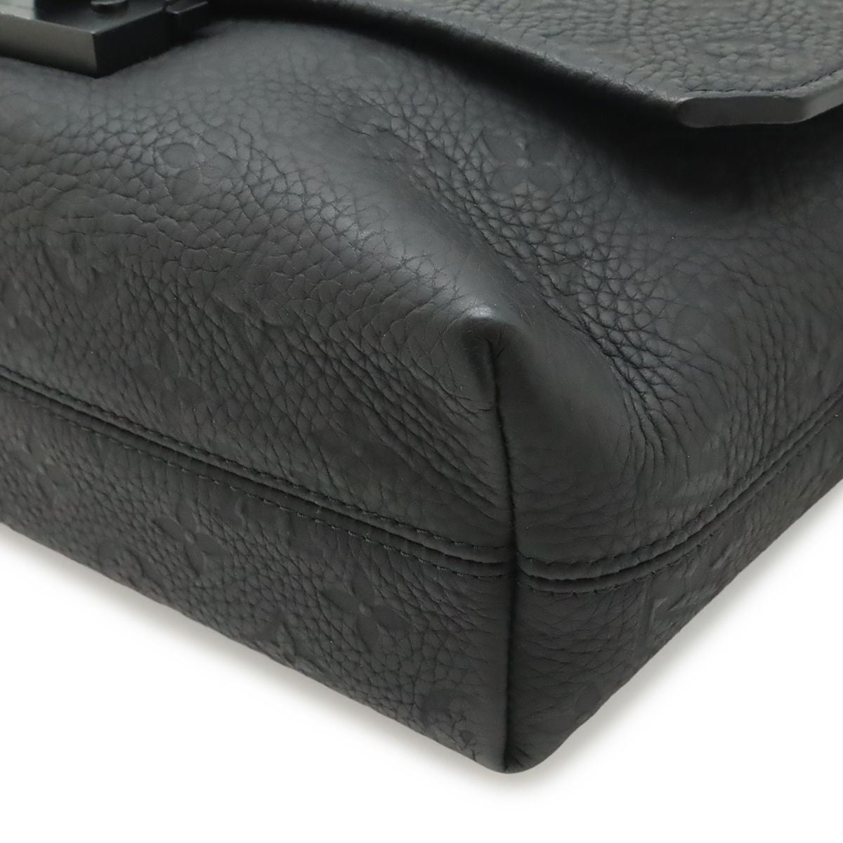Louis Vuitton Monogram Taurillon S Cape Messenger Shoulder Bag Crossbody Noir — view 3