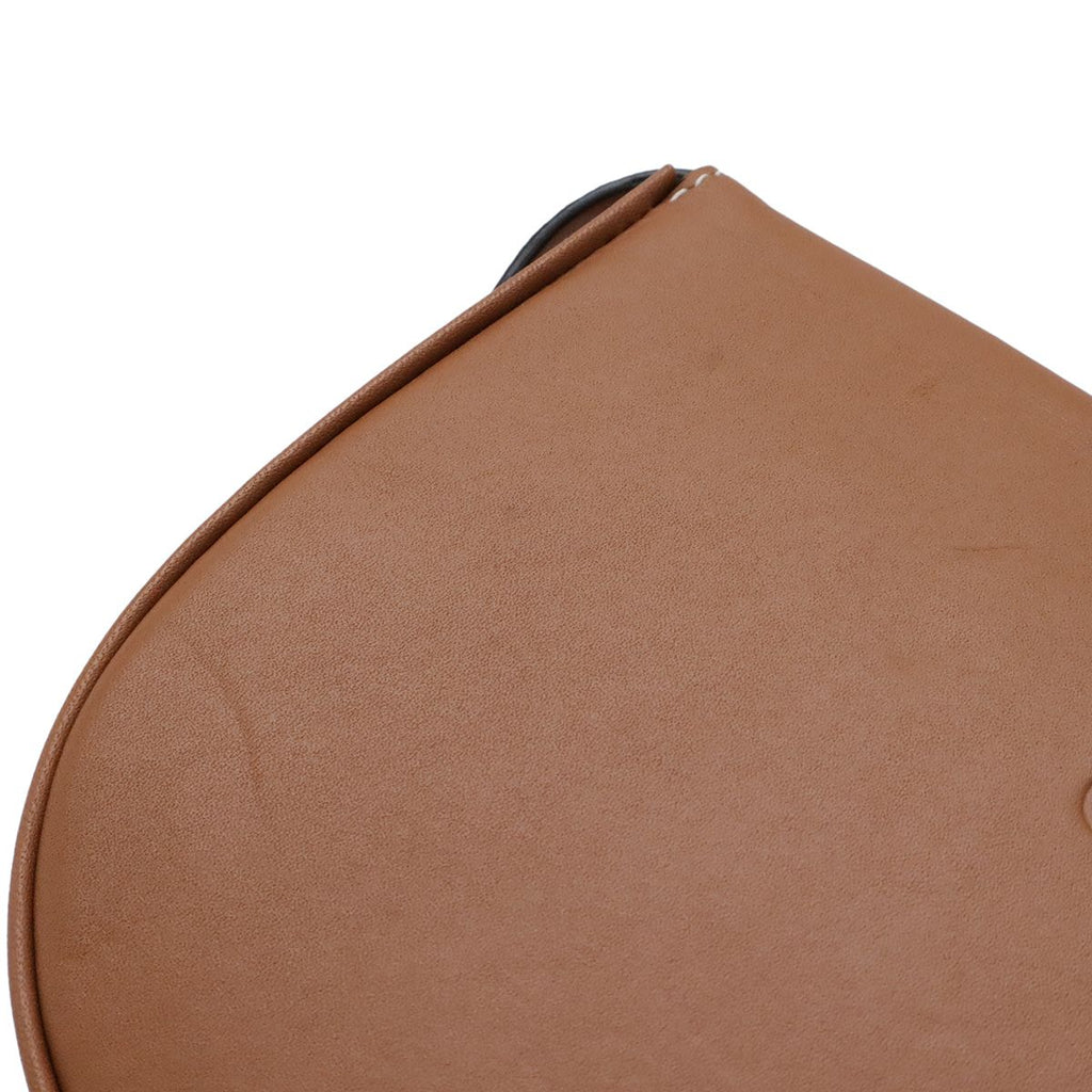 Loewe Anagram Heel Pouch Small Shoulder Bag Pochette Crossbody Calf Leather — view 4