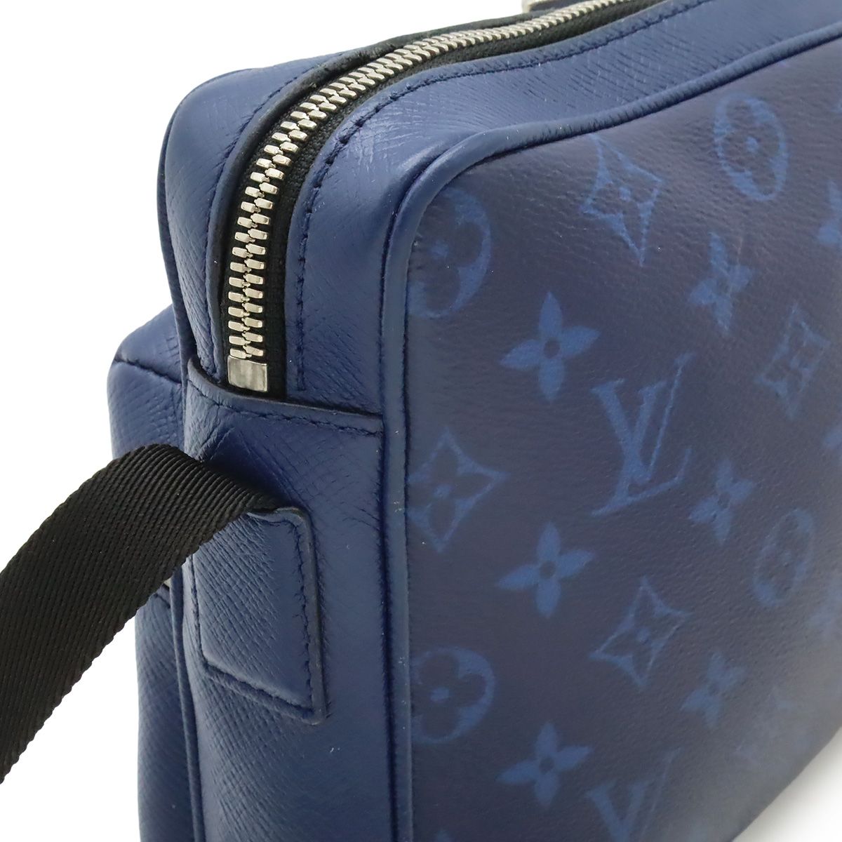 Louis Vuitton Taigarama Outdoor Messenger PM Shoulder Bag Crossbody Cobalt Blue — view 4