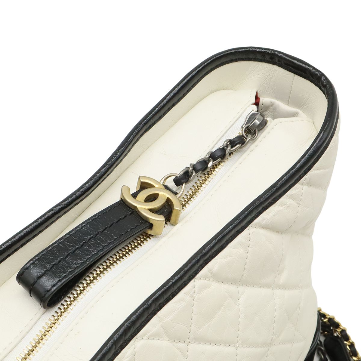 Chanel Gabriel de Large Hobo Chain Shoulder Bag Calfskin Bicolor White Black — view 6