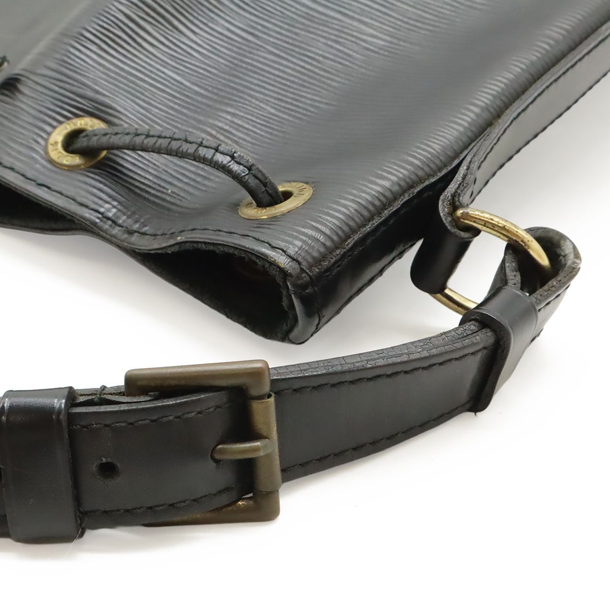 Louis Vuitton Epi Noe Shoulder Bag Drawstring Noir Black Gold — view 8