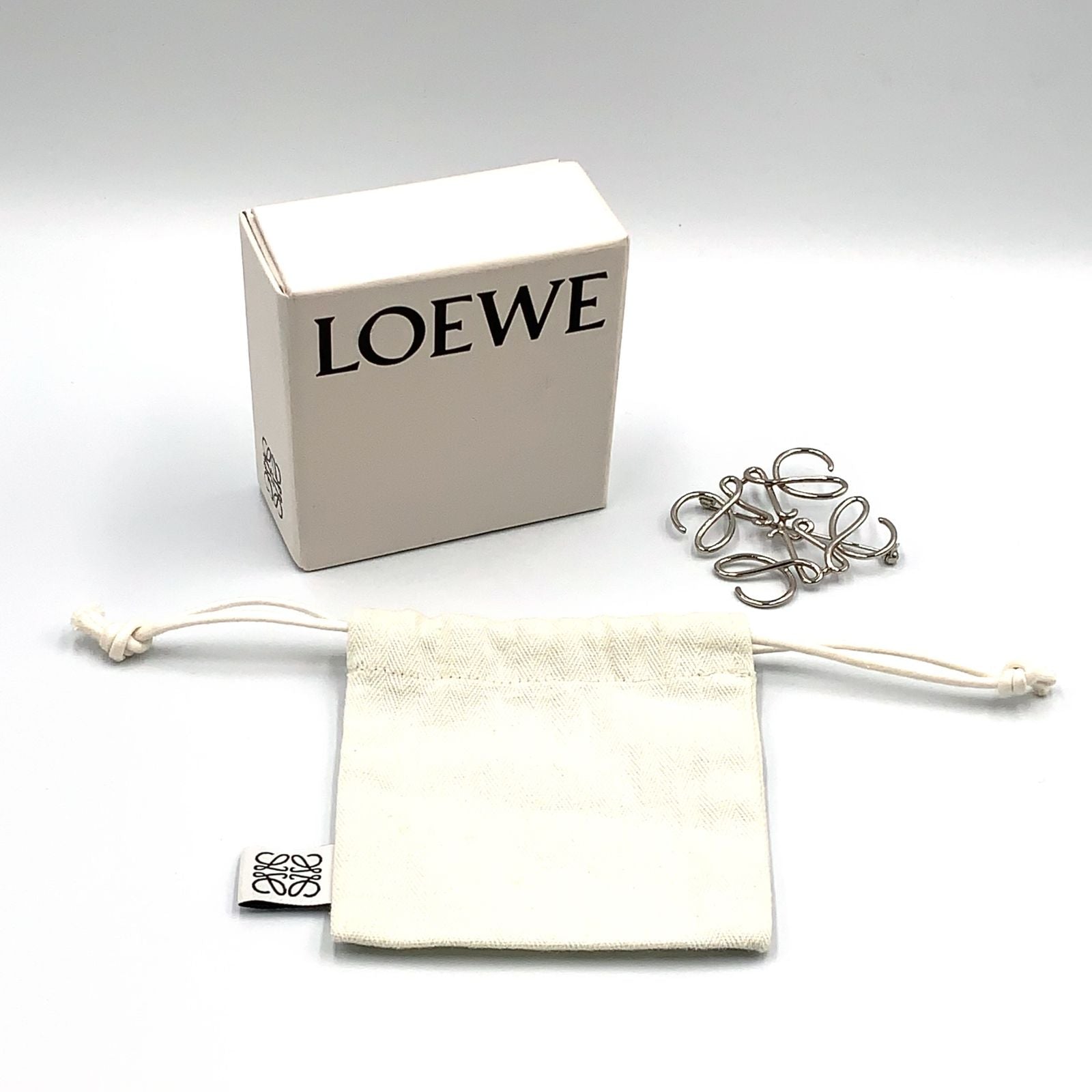 Loewe Anagram Brooch Metal Silver — view 9