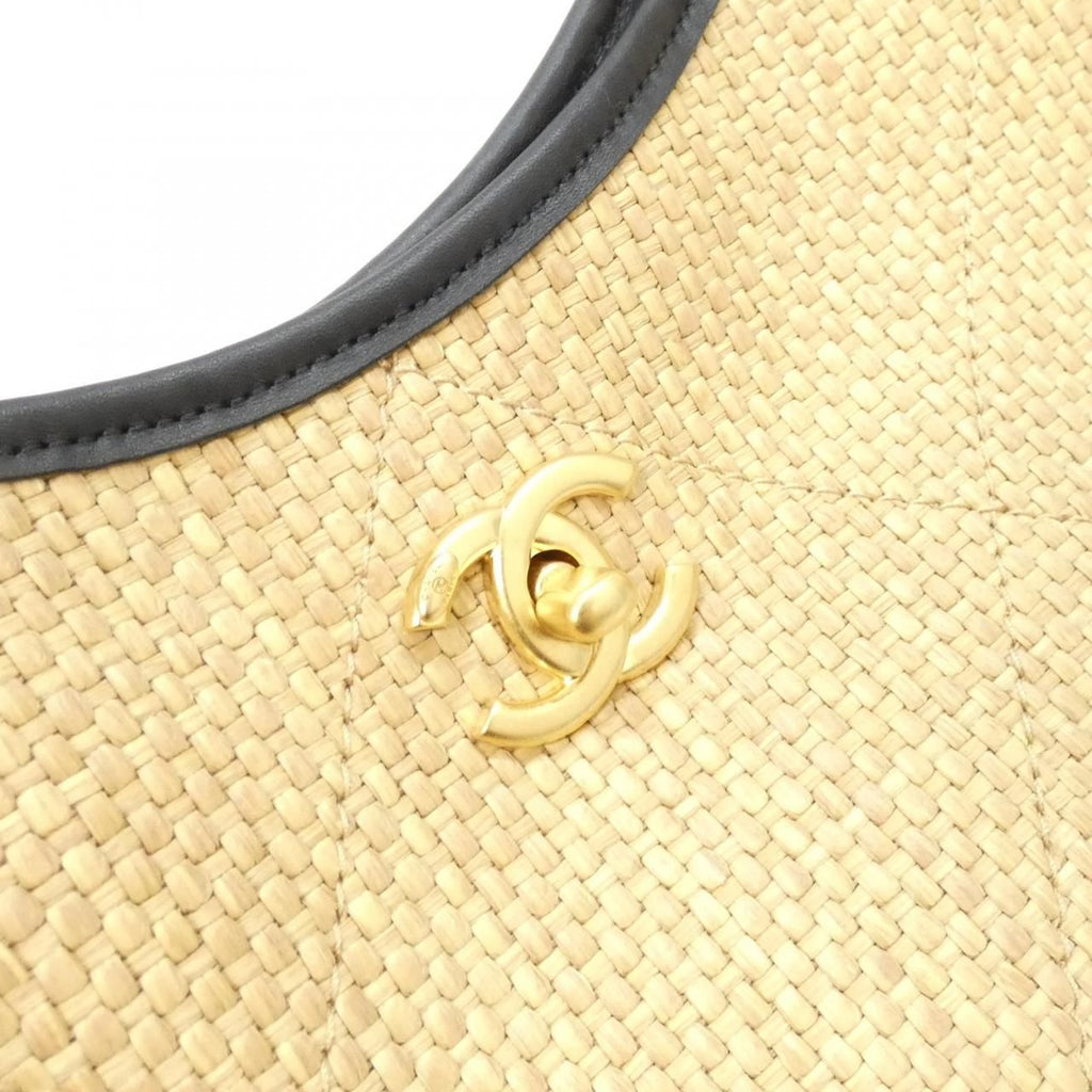 Chanel Shoulder Bag Beige — view 4