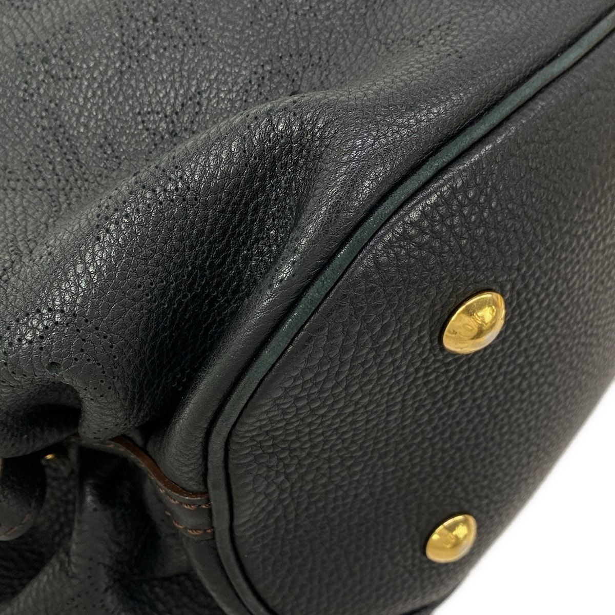 Louis Vuitton Handbag Mahina L Noir Leather — view 6