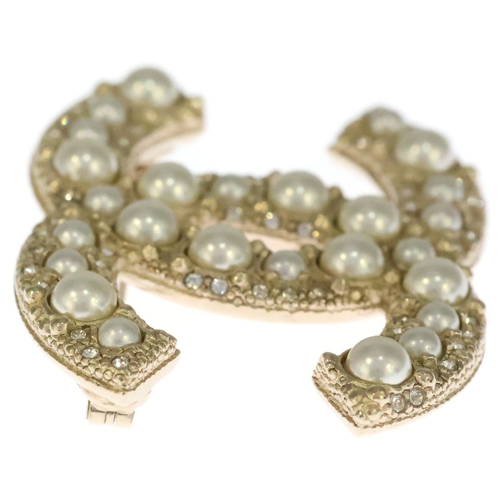 Chanel CC Logo Faux Pearl Brooch Pin Badge Gold — view 3