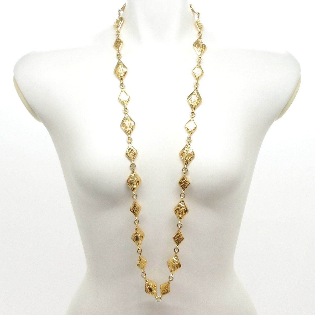 Chanel Necklace Mademoiselle Gold Quilted Diamond — view 2