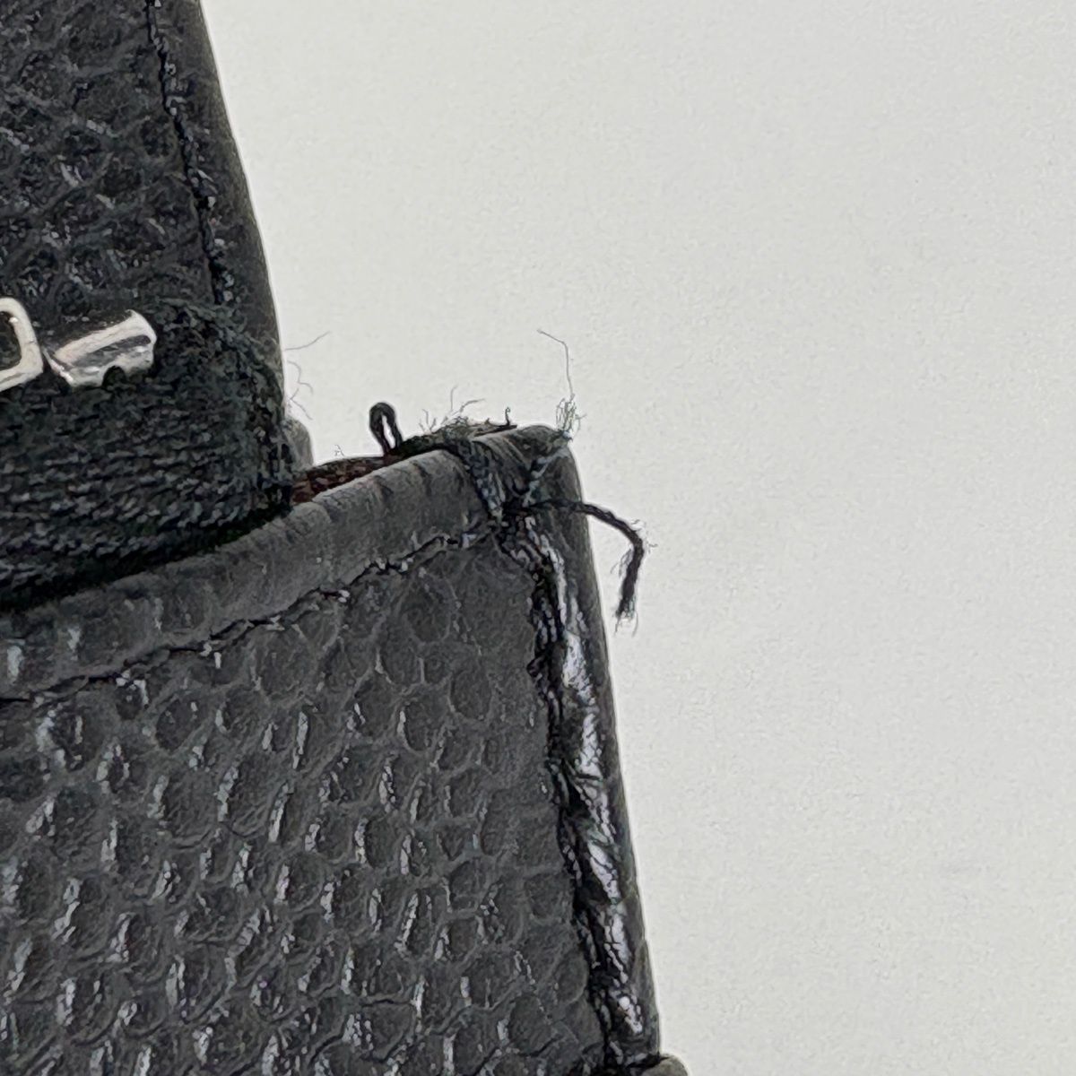 Chanel CC Logo Chain Wallet Quilted Shoulder Bag Caviar Leather Black — view 4