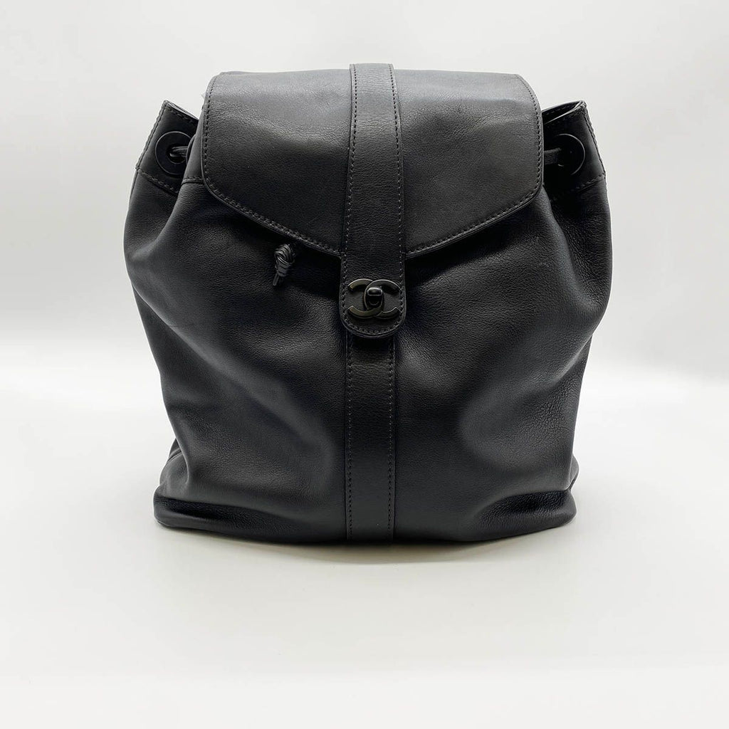 Chanel CC Logo Turnlock Backpack Leather Black Vintage — view 2