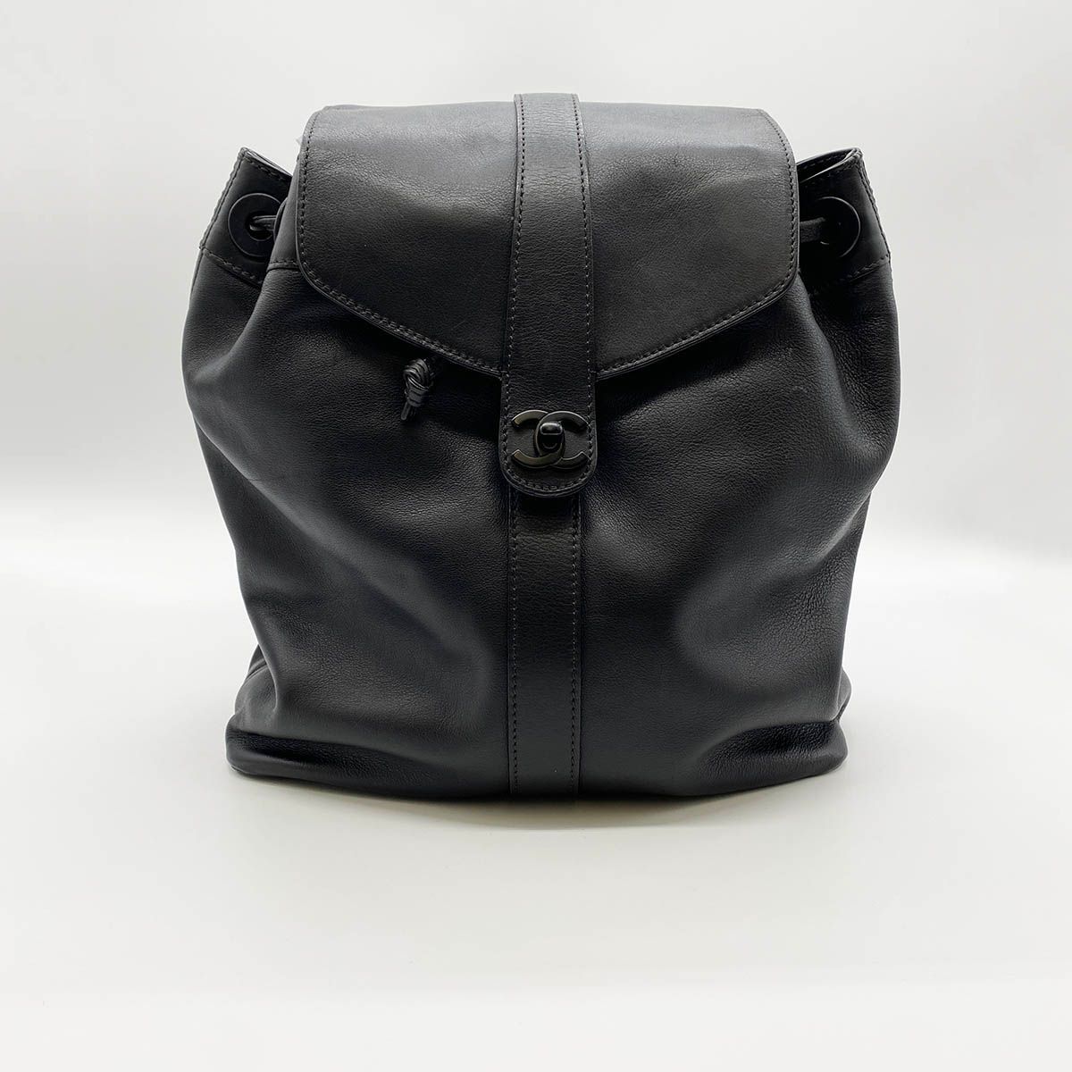 Chanel CC Logo Turnlock Backpack Leather Black Vintage — view 2