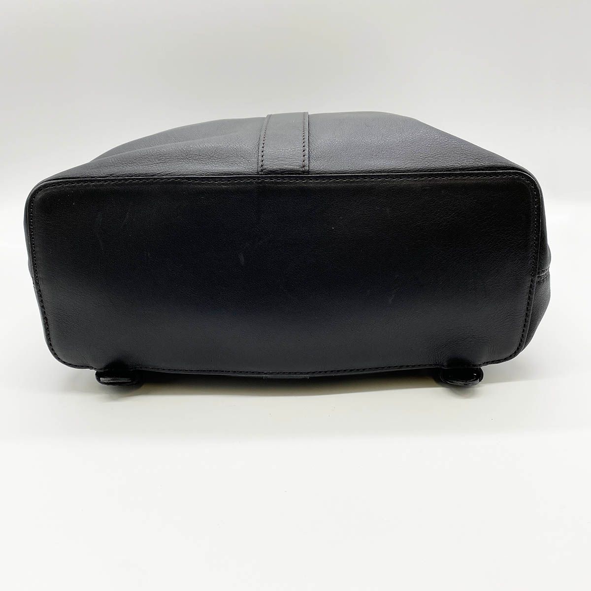 Chanel CC Logo Turnlock Backpack Leather Black Vintage — view 4