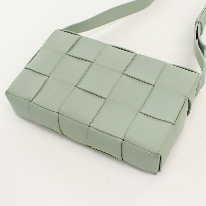 Bottega Veneta Maxi Intrecciato Crossbody Shoulder Bag Leather — view 2