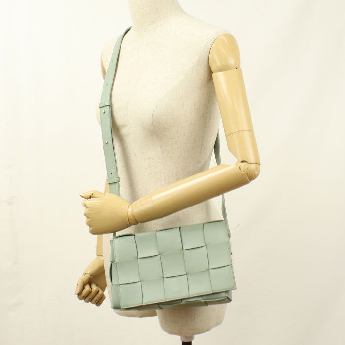 Bottega Veneta Maxi Intrecciato Crossbody Shoulder Bag Leather — view 8
