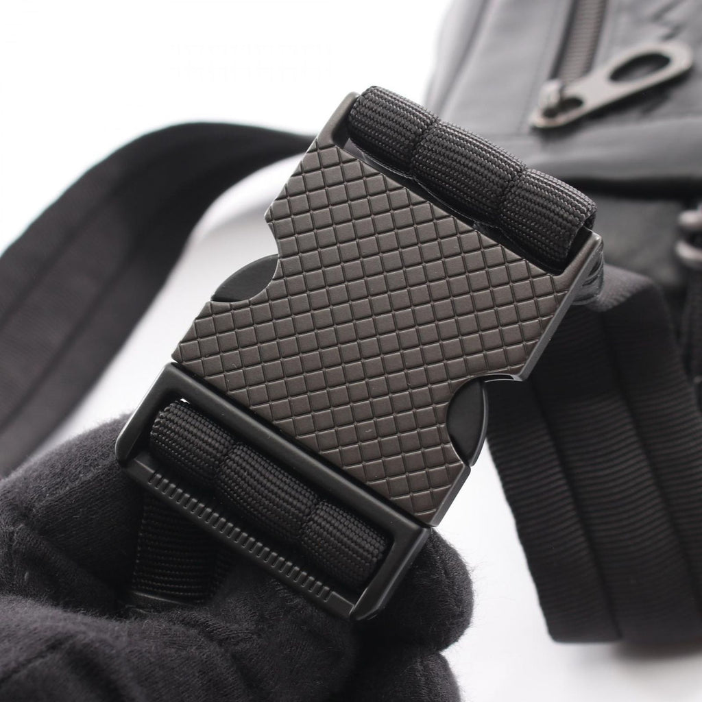 Bottega Veneta Waist Bag Intrecciato Black — view 9