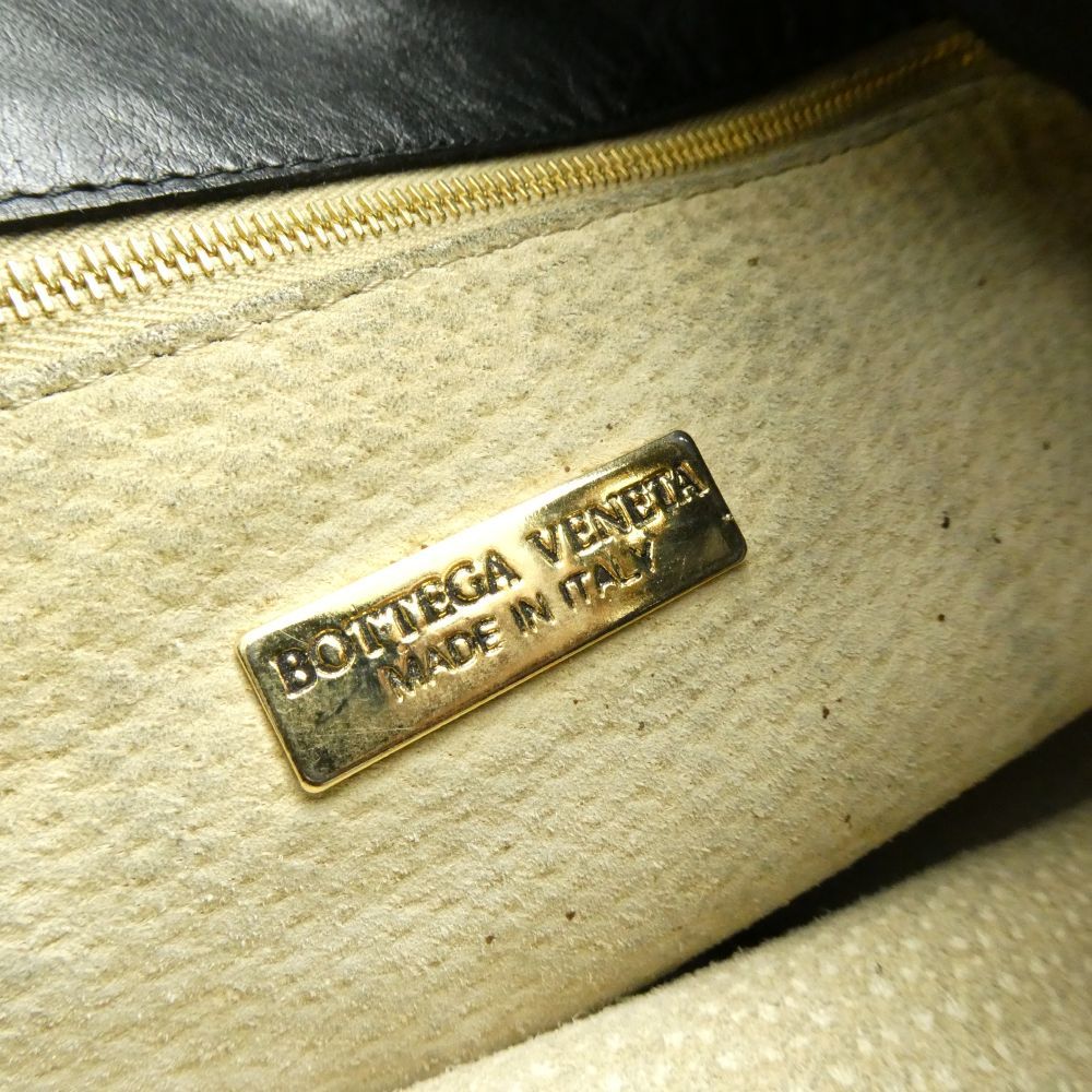 Bottega Veneta Intrecciato Drawstring Shoulder Bag Leather — view 8