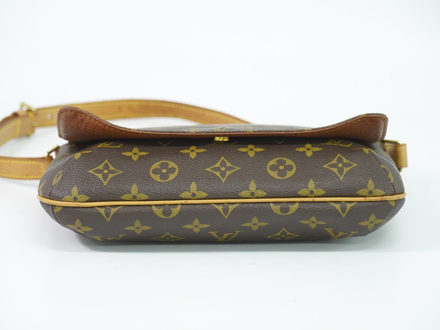 Louis Vuitton LV Musette Tango Short Monogram Shoulder Bag Brown — view 3