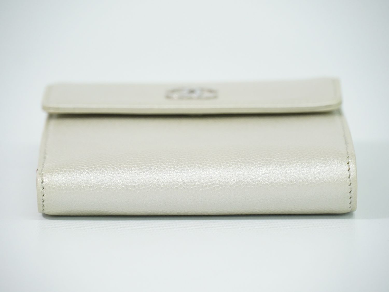 Chanel CC Logo Bifold Wallet Compact Leather Pearl White — view 3