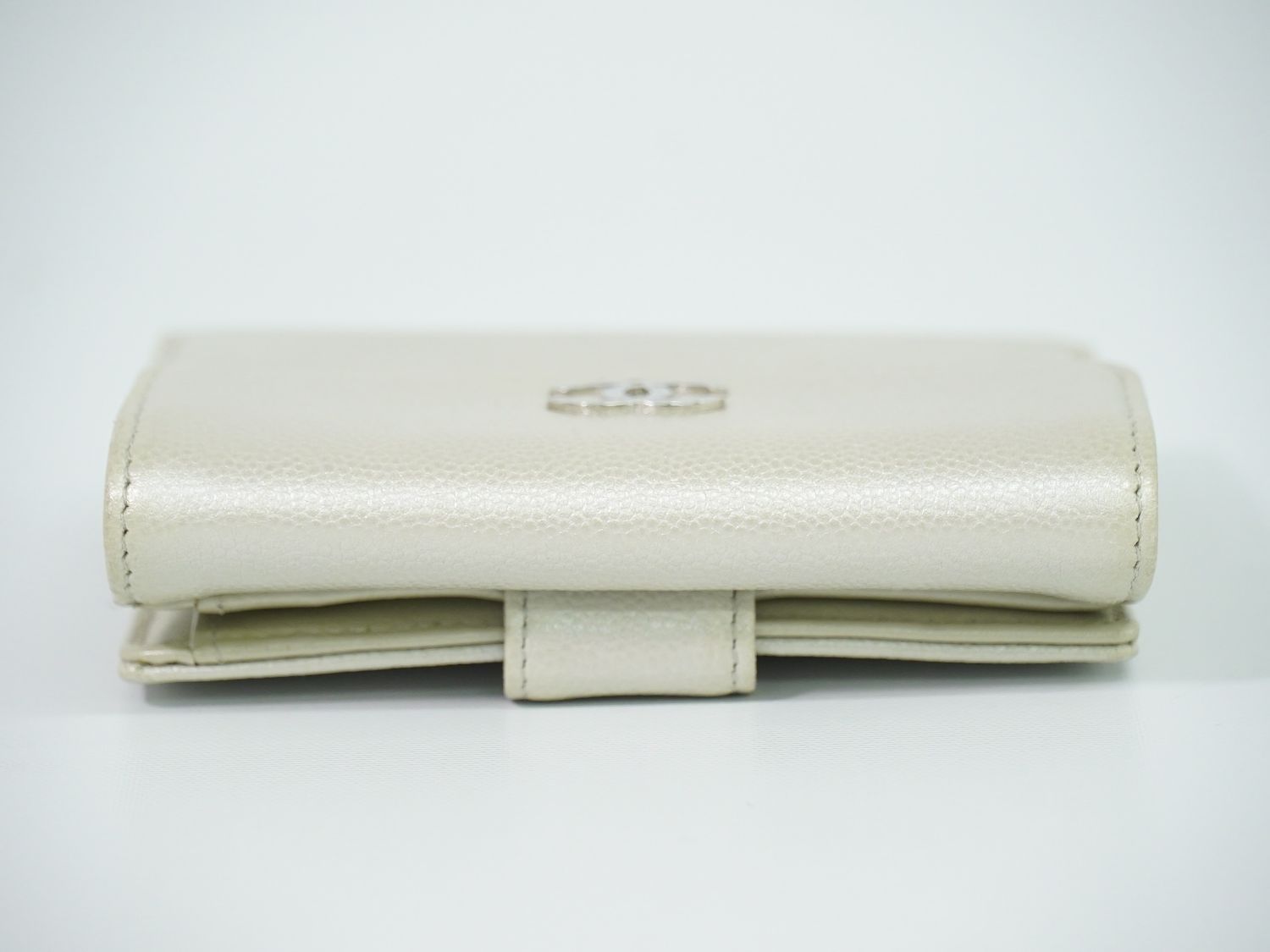 Chanel CC Logo Bifold Wallet Compact Leather Pearl White — view 5