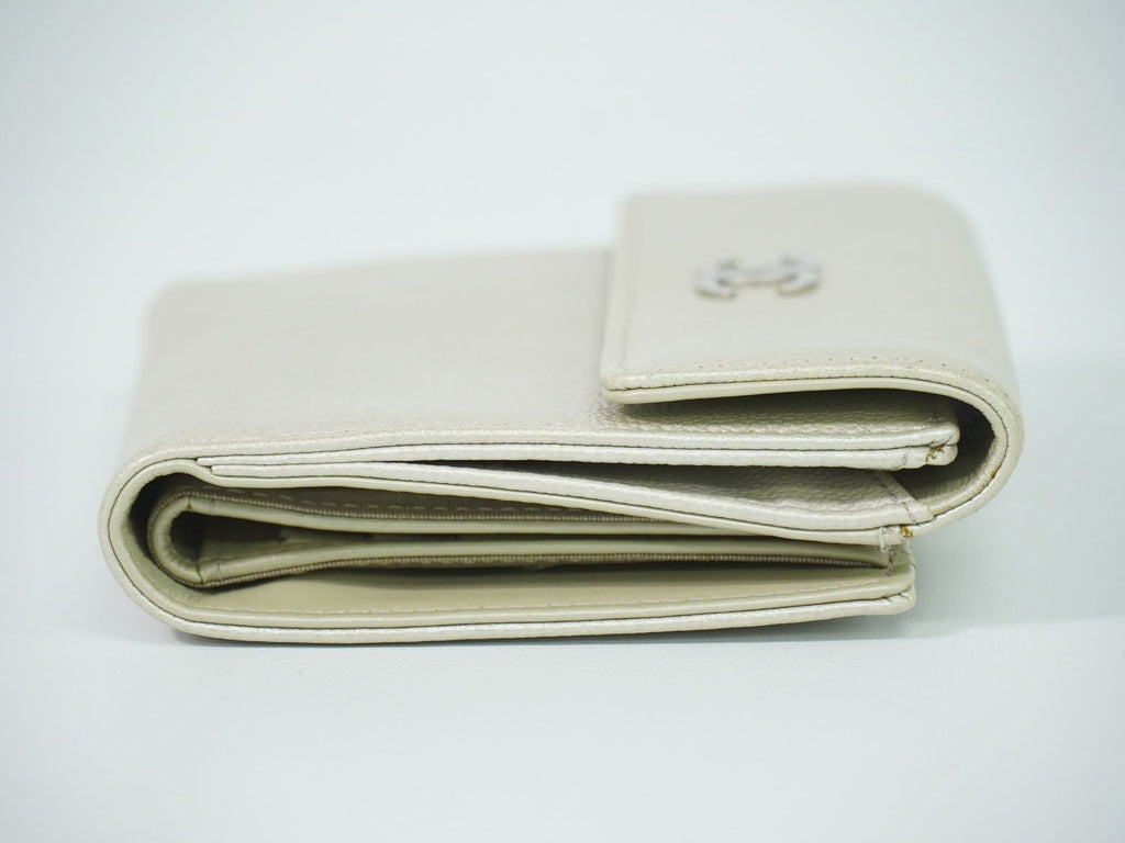 Chanel CC Logo Bifold Wallet Compact Leather Pearl White — view 4