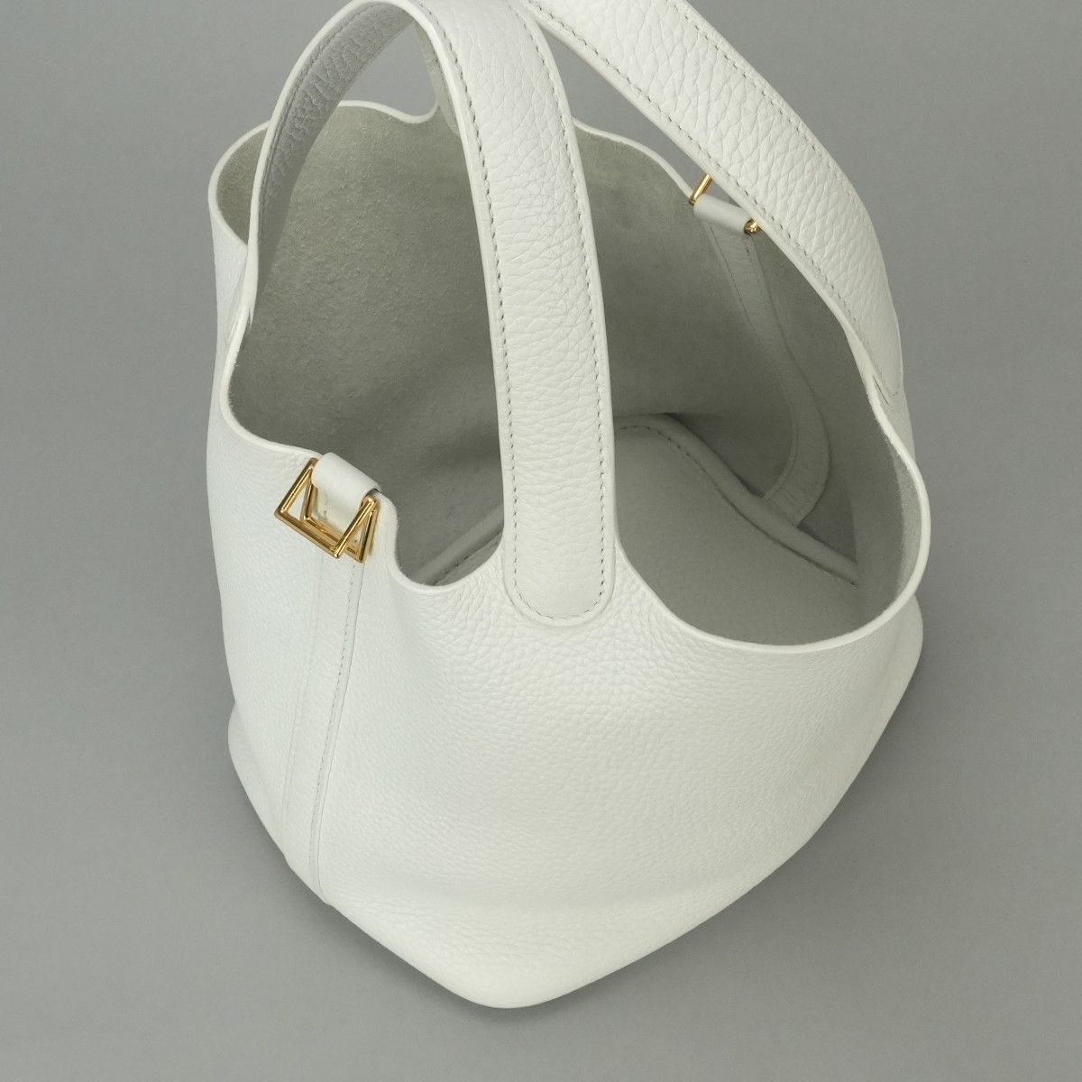 Hermes Picotin Lock PM 18 Tote Taurillon Clemence White Gold — view 8