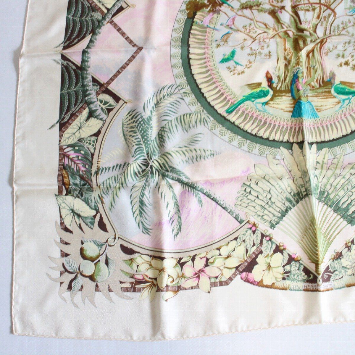 Hermes Carre 90 Scarf Aloha Silk 100% White Pawn — view 4