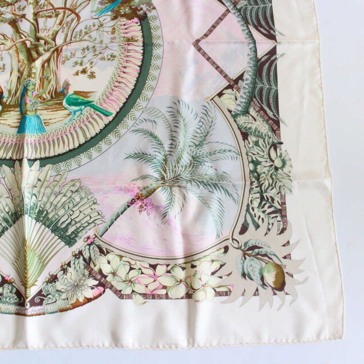 Hermes Carre 90 Scarf Aloha Silk 100% White Pawn — view 5