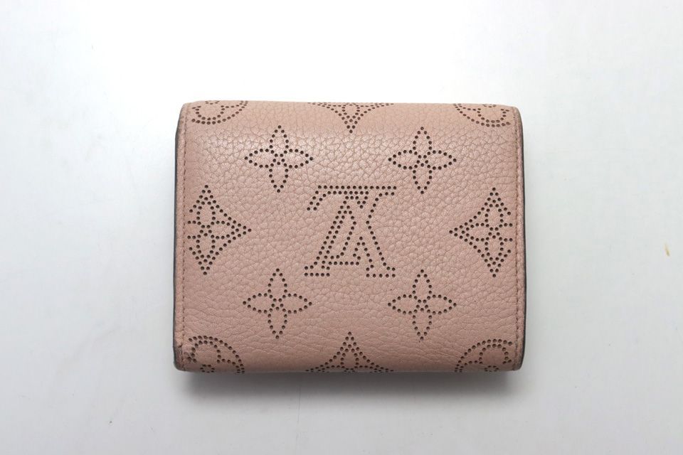Louis Vuitton Mahina Portefeuille Iris XS Leather Trifold Wallet — view 2