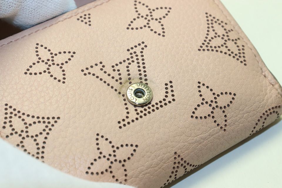 Louis Vuitton Mahina Portefeuille Iris XS Leather Trifold Wallet — view 9