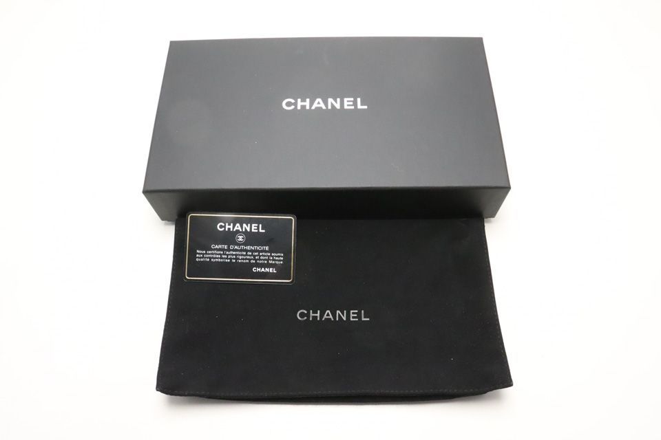 Chanel Caviar Leather CC Logo Bifold Wallet — view 8