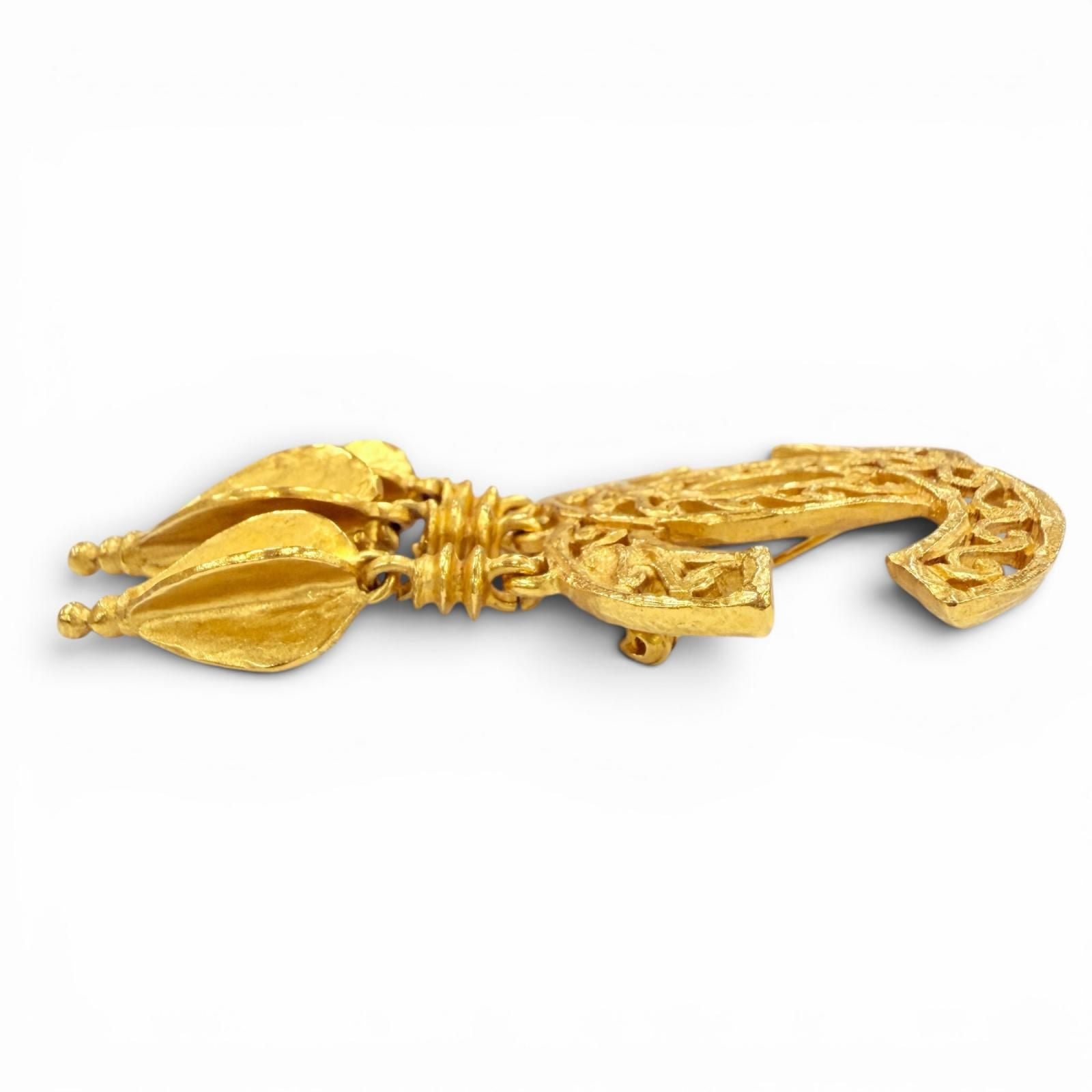 Chanel Vintage CC Logo Brooch with Fringe Gold — view 3