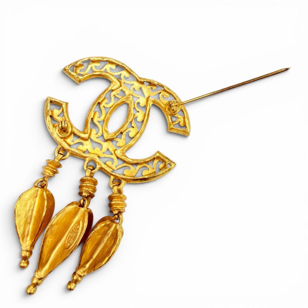 Chanel Vintage CC Logo Brooch with Fringe Gold — view 4