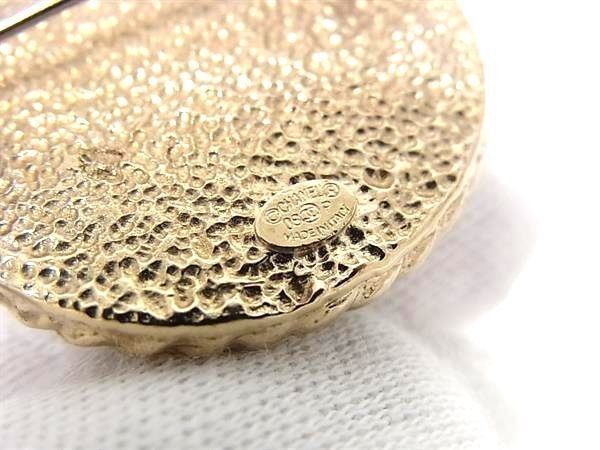 Chanel Brooch CC Logo Gold Black Metal — view 4