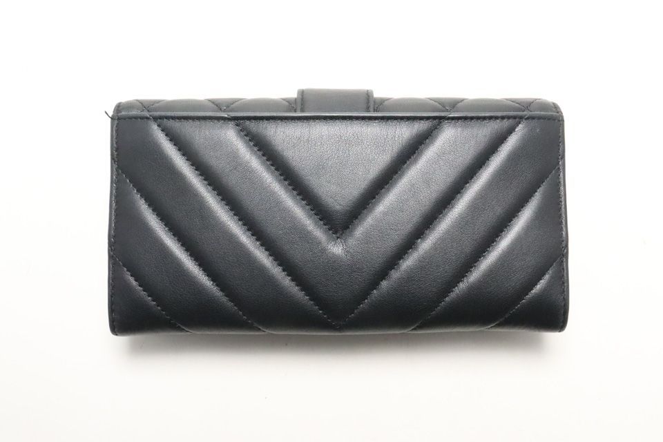 Chanel Chez Blanc GD Leather Bifold Wallet — view 2