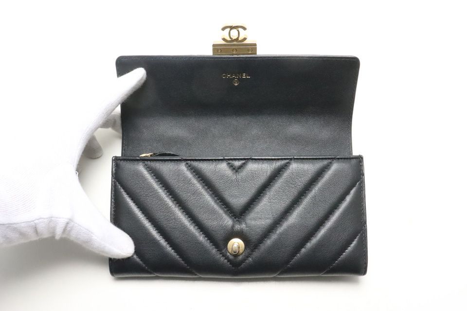 Chanel Chez Blanc GD Leather Bifold Wallet — view 4
