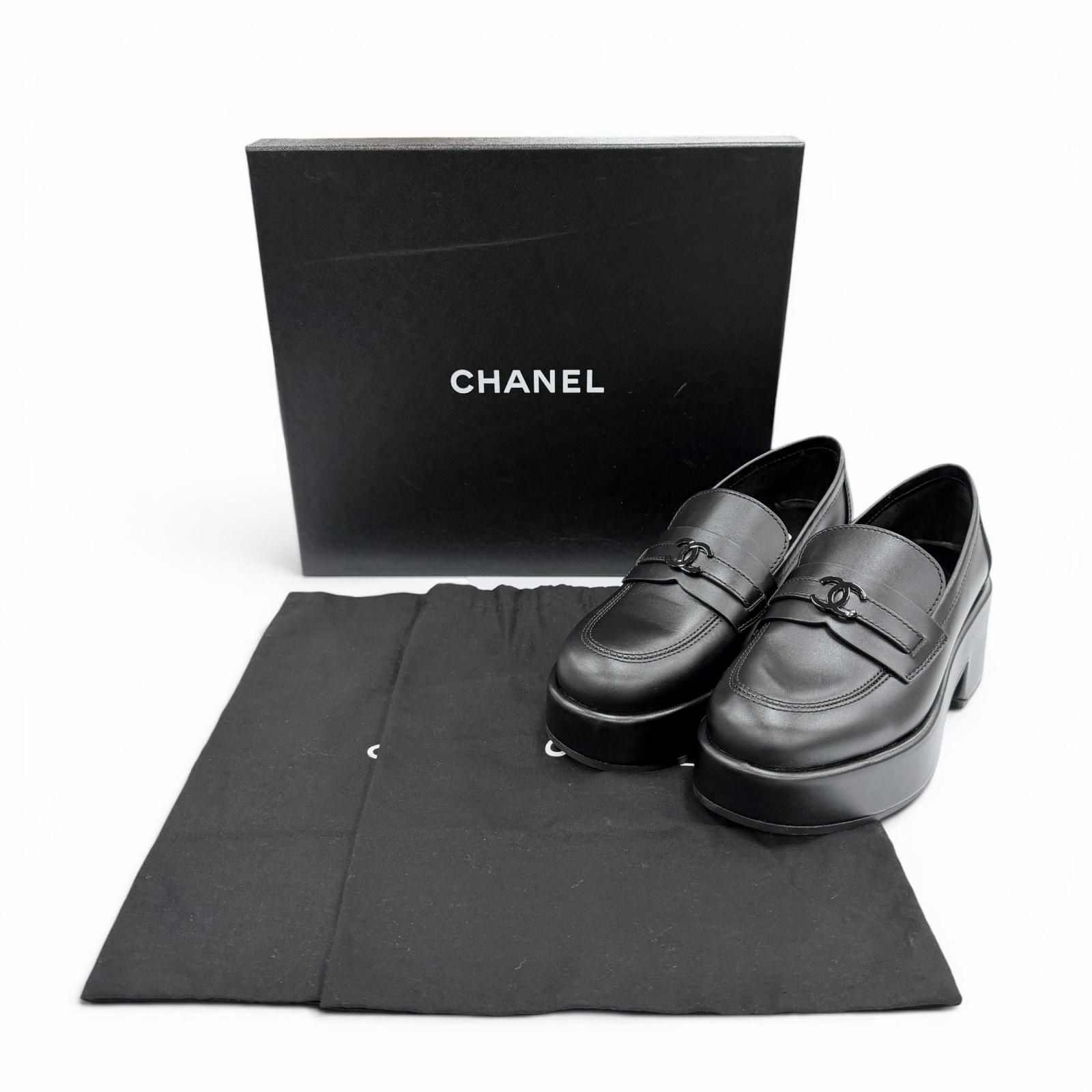 Chanel CC Logo with Thick Sole Leather Loafers Black — view 2