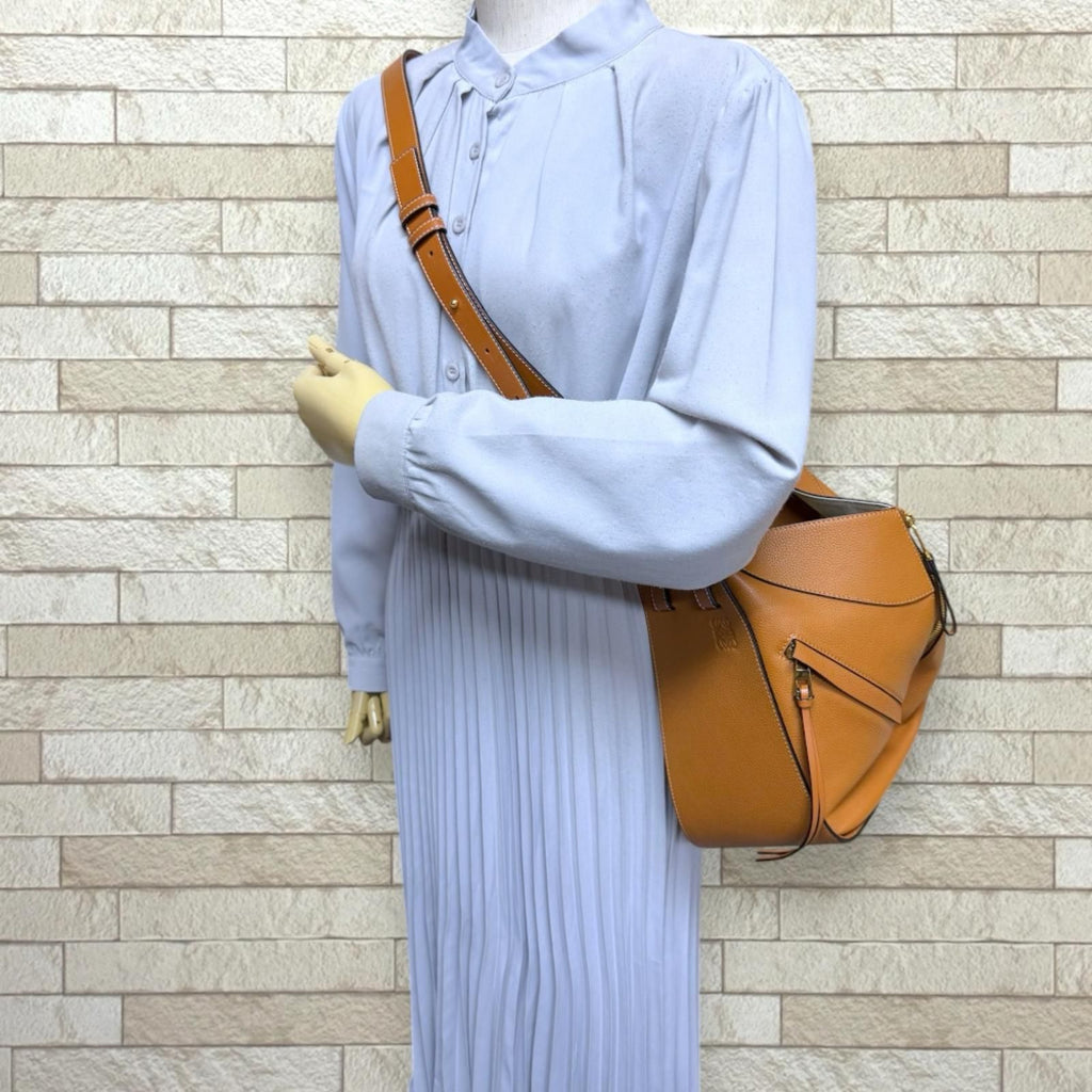 Loewe Hammock Small Shoulder Bag Leather Brown — view 2