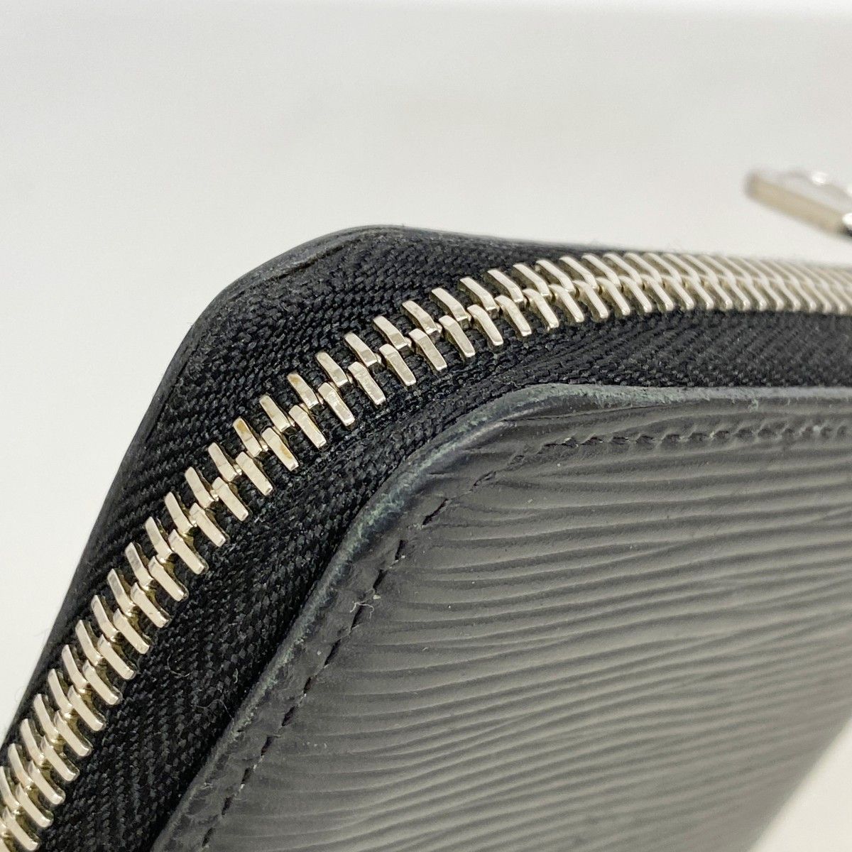 Louis Vuitton Wallet Epi Zippy Vertical Noir — view 6