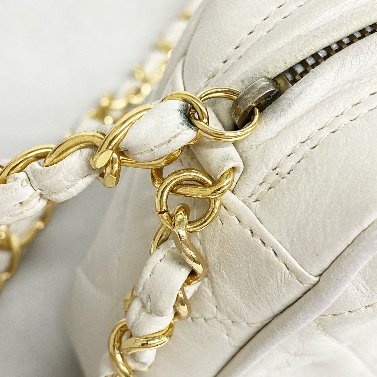 Chanel Shoulder Bag Quilted Lambskin White Gold — view 7