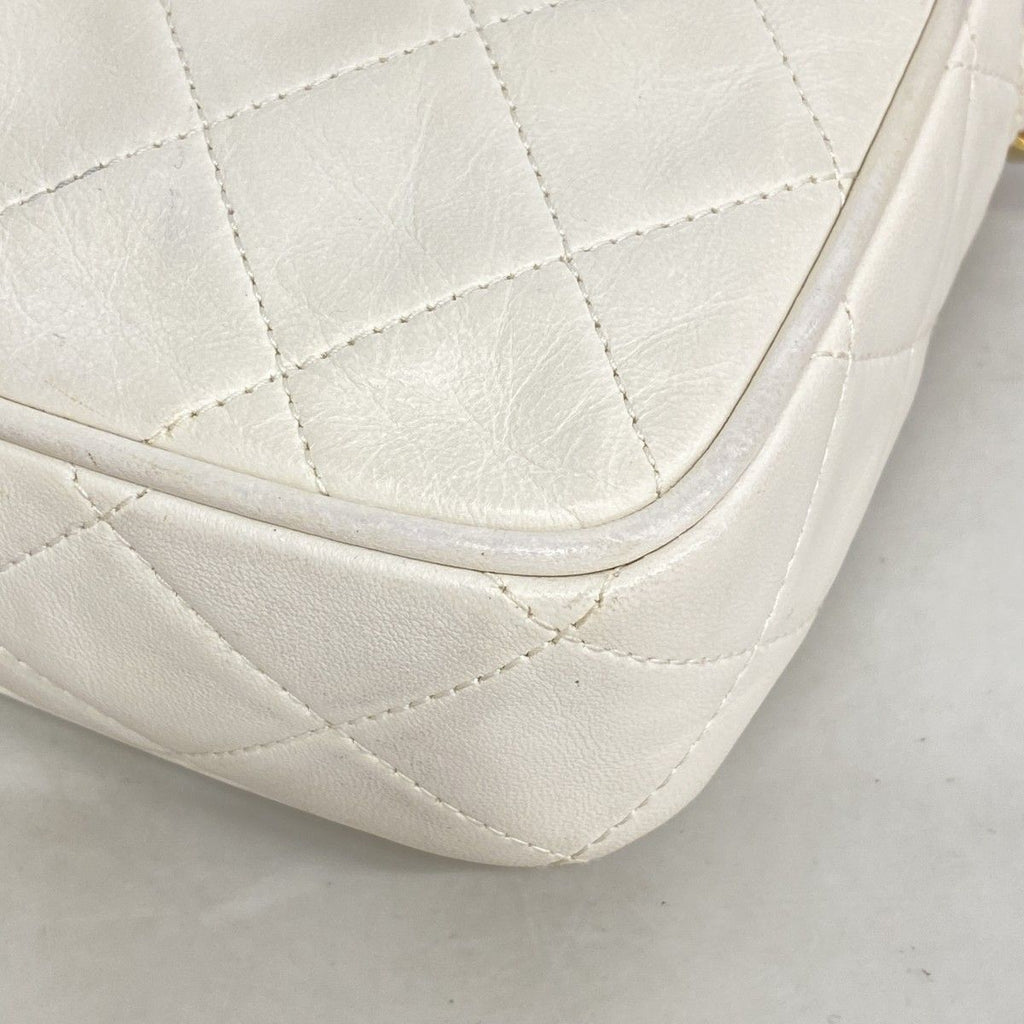 Chanel Shoulder Bag Quilted Lambskin White Gold — view 6