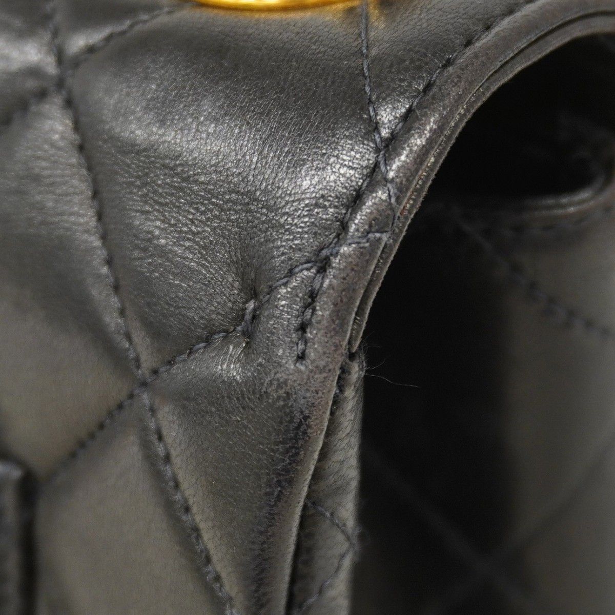 Chanel Shoulder Bag Deca Quilted Lambskin Black Gold — view 7