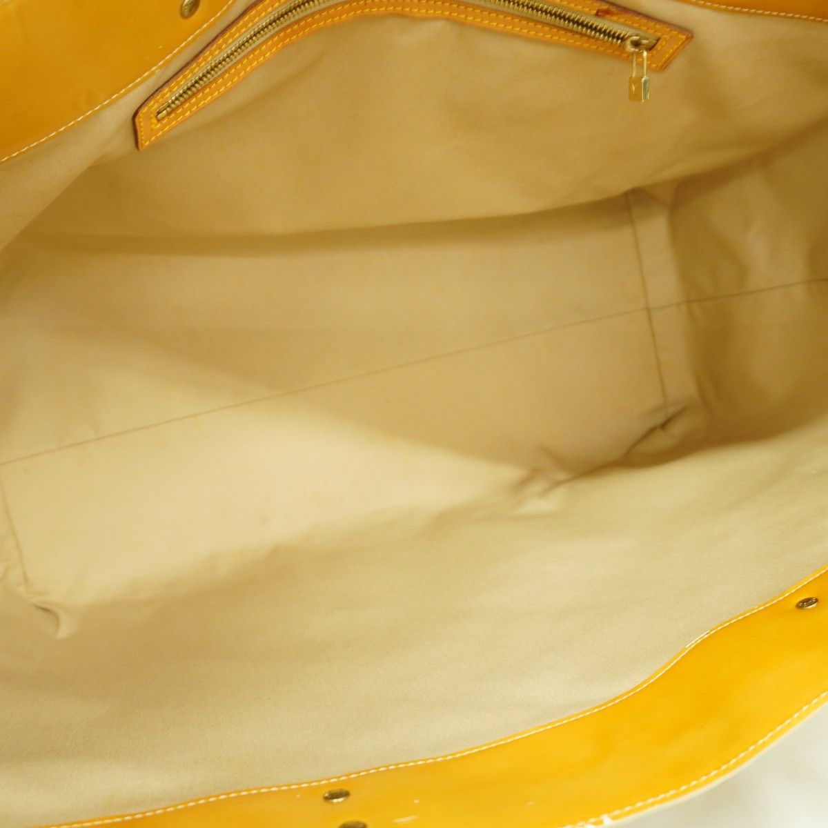 Louis Vuitton Tote Vernis Reed GM Beige — view 4