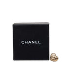 Chanel CC Logo Heart Brooch Gold Plated — view 4
