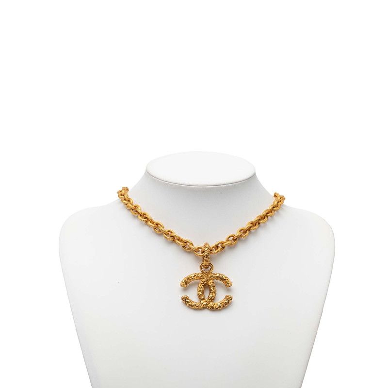 Chanel CC Logo Lava Motif Necklace Gold Plated — view 5