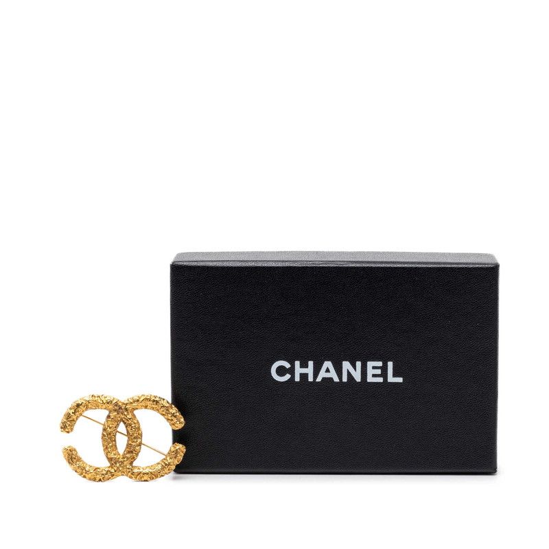 Chanel CC Logo Lava Motif Brooch Gold Plated — view 4