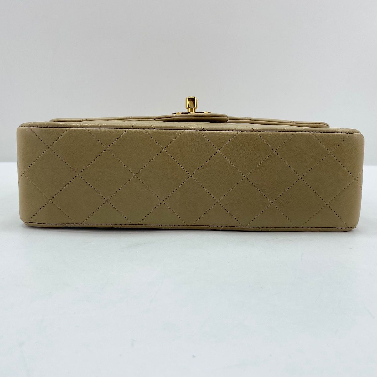 Chanel Shoulder Bag Quilted 23 — view 7