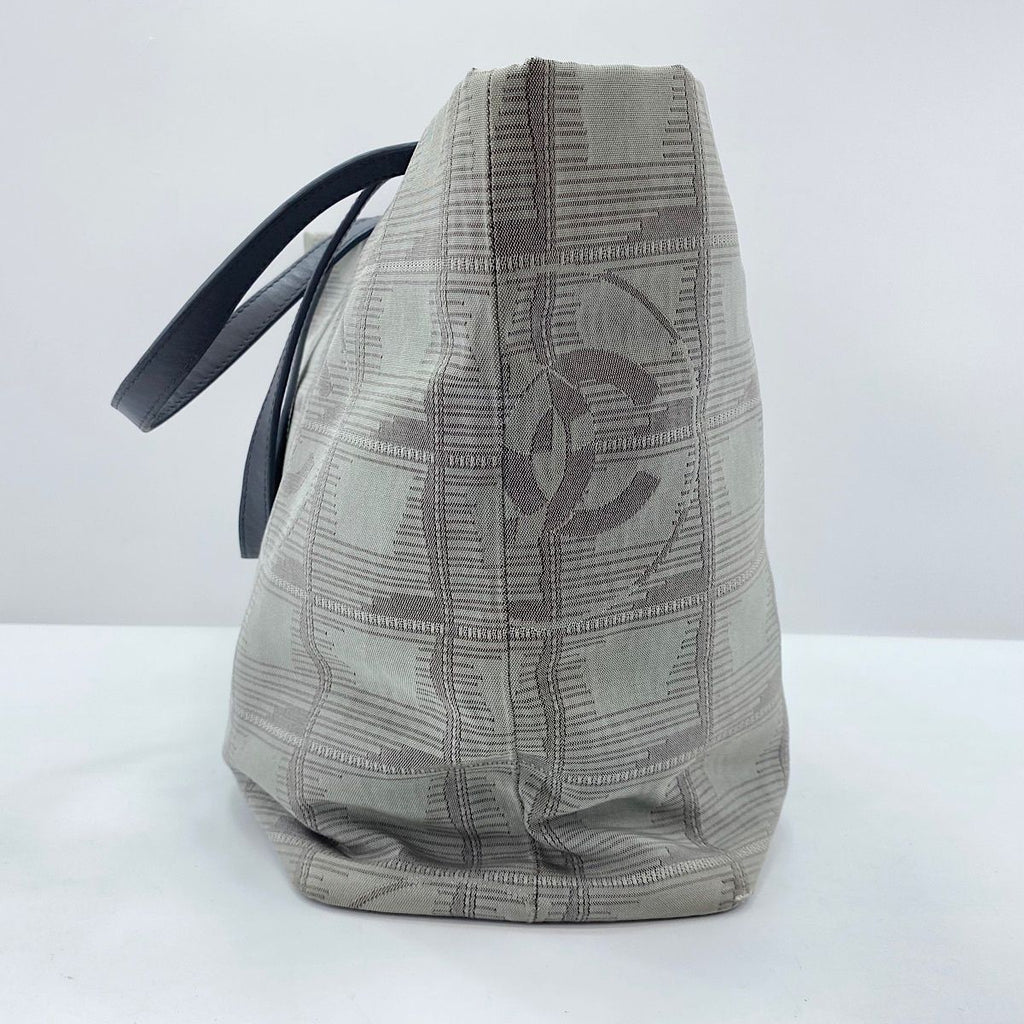 Chanel Tote New Travel Line — view 6