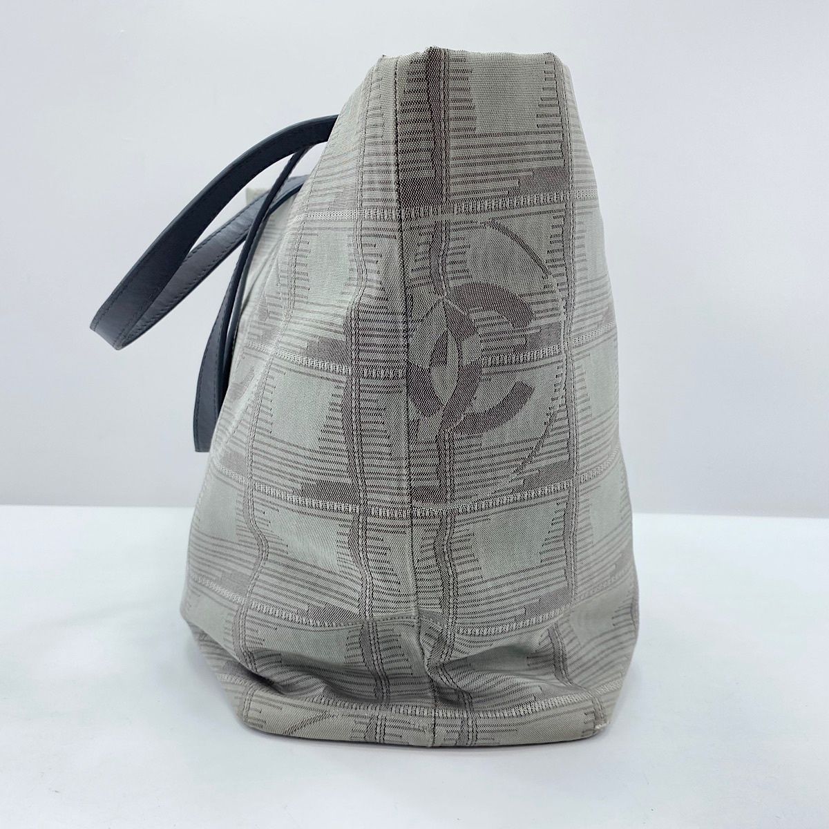 Chanel Tote New Travel Line — view 6