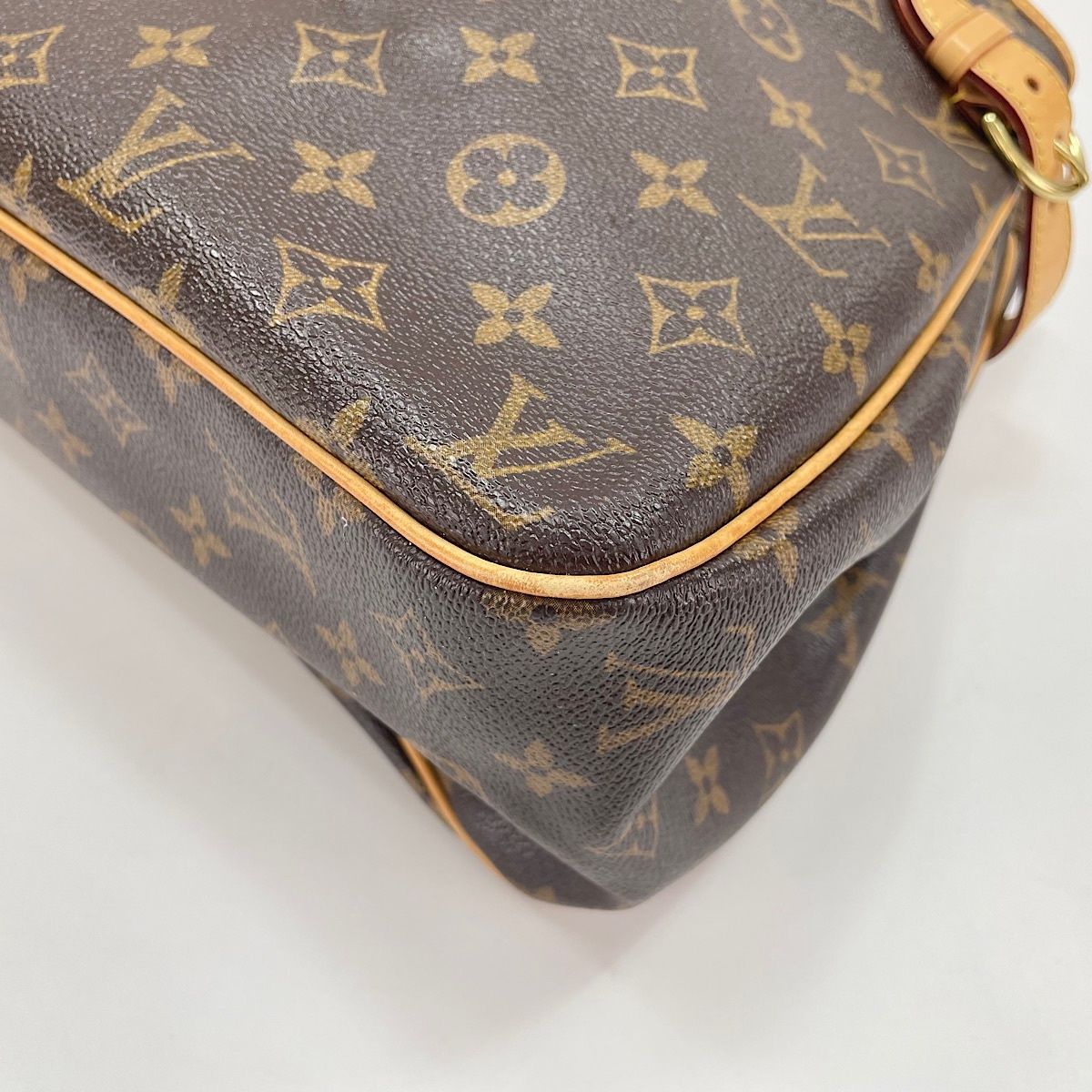Louis Vuitton Shoulder Bag Batignolles Oriental — view 9